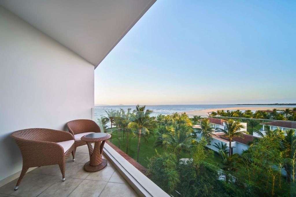 Deluxe Twin Room with Garden View and Balcony