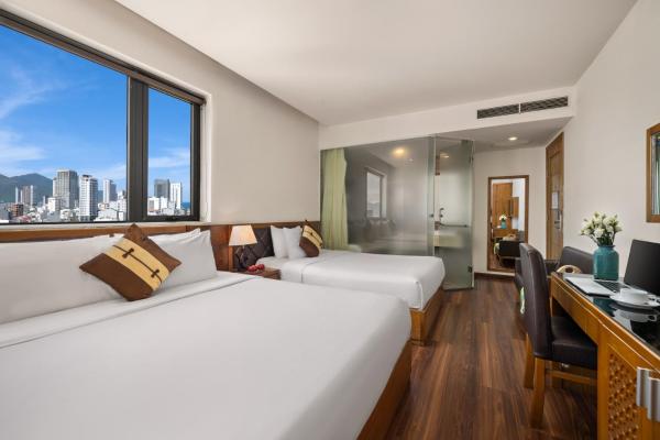 Phòng Gia Đình Deluxe Nhìn Ra Thành Phố