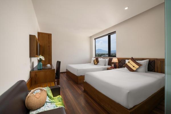 Phòng Gia Đình Deluxe Nhìn Ra Thành Phố