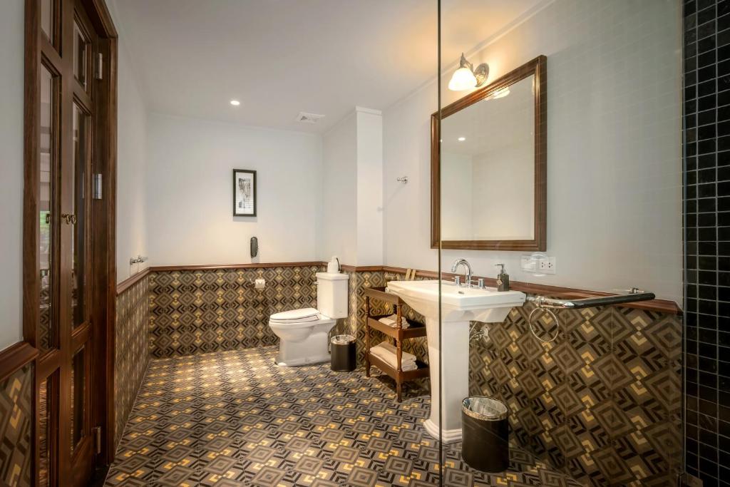Suite Junior Có Ban Công – Cánh CLB