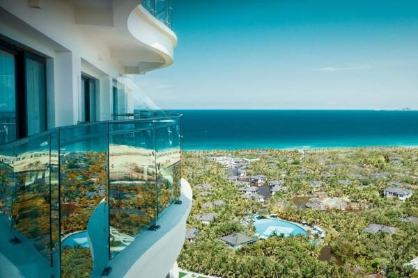 Phòng Deluxe Sky Có Ban Công Nhìn Ra Biển