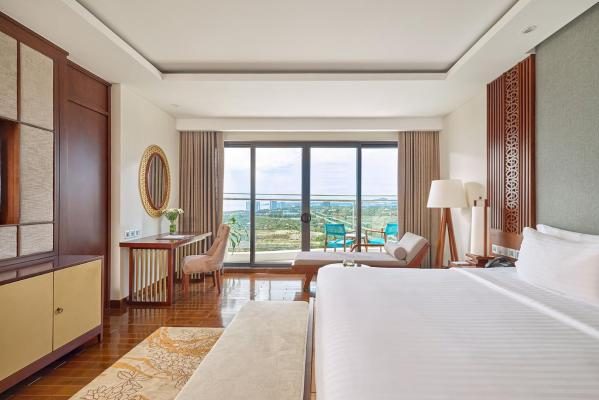 Phòng Deluxe Sky Có Ban Công Nhìn Ra Biển