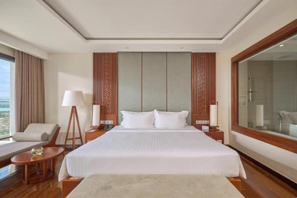 Phòng Deluxe Sky Có Ban Công Nhìn Ra Biển