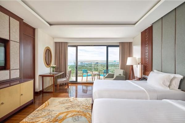 Phòng Deluxe Sky Có Ban Công Nhìn Ra Biển