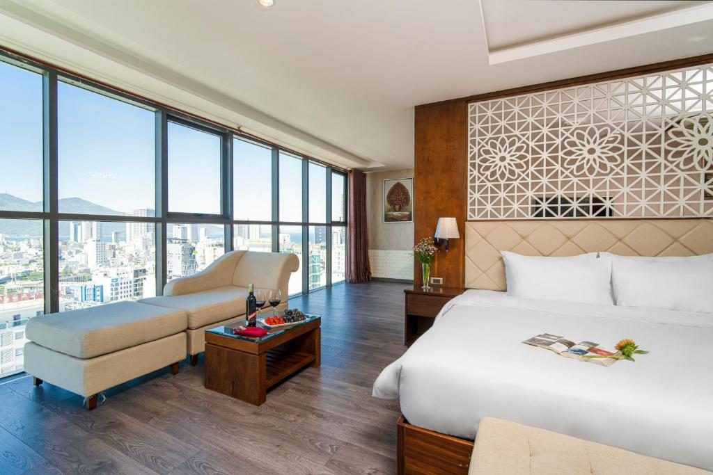 King Suite with Bathtub and In-room sauna