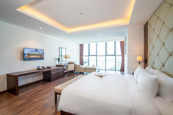 Grand Suite with Bathtub