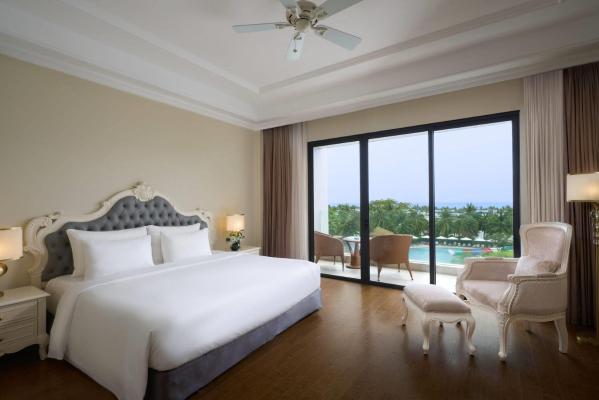 Phòng Deluxe có Giường cỡ King Nhìn ra Hồ bơi