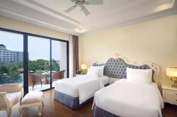 Phòng Deluxe 2 Giường Đơn Nhìn Ra Hồ Bơi