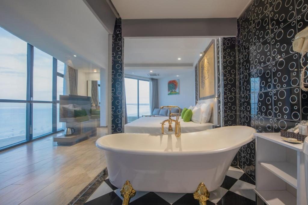 Phòng Deluxe Giường Đôi Nhìn Ra Biển Từ Phía Bên Cạnh