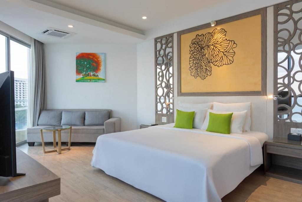 Phòng Deluxe Giường Đôi Nhìn Ra Biển Từ Phía Bên Cạnh