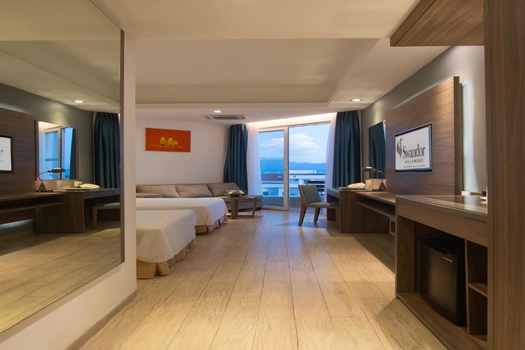 Phòng Deluxe Giường Đôi Với Ban Công và Tầm Nhìn Ra Biển