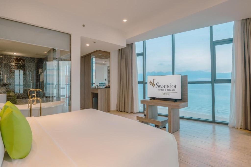 Phòng Deluxe Giường Đôi Nhìn Ra Biển Từ Phía Bên Cạnh