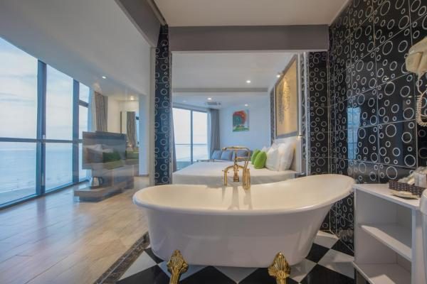 Phòng Deluxe Giường Đôi Nhìn Ra Biển Từ Phía Bên Cạnh
