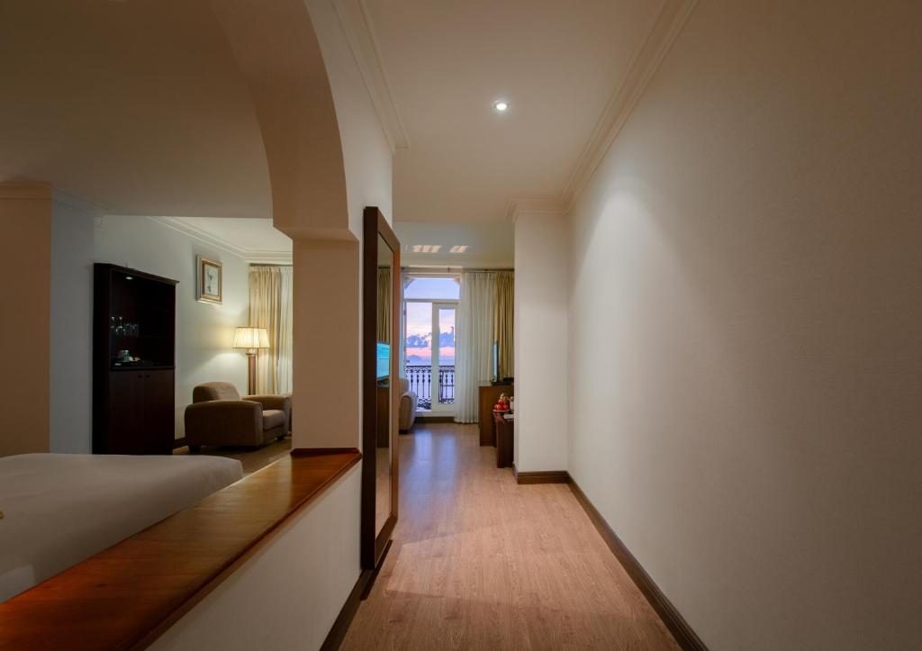 Premium Deluxe Twin with Ocean View + Inclusive One-Time Afternoon Tea per room