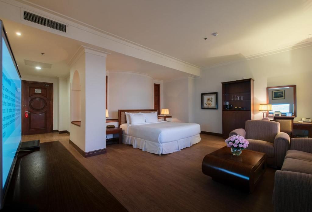Premium Deluxe King with Ocean View + Inclusive One-Time Afternoon Tea per room
