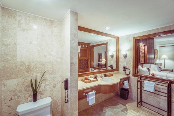 Family Room with Balcony – Daily Guest Activities