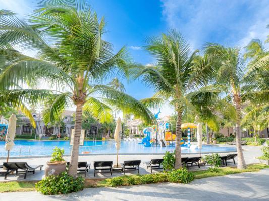 Large Premium Pool View Twin