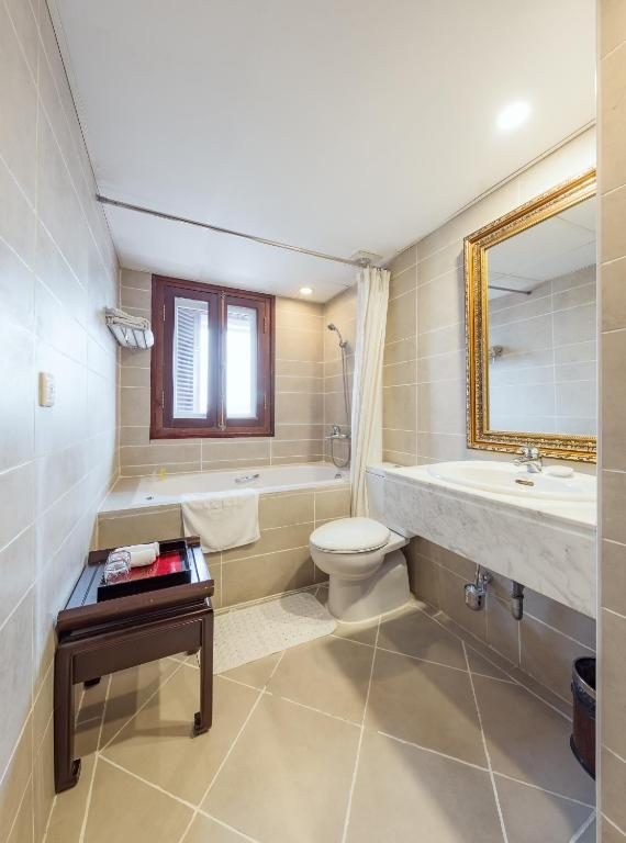 Suite có giường cỡ King với ban công