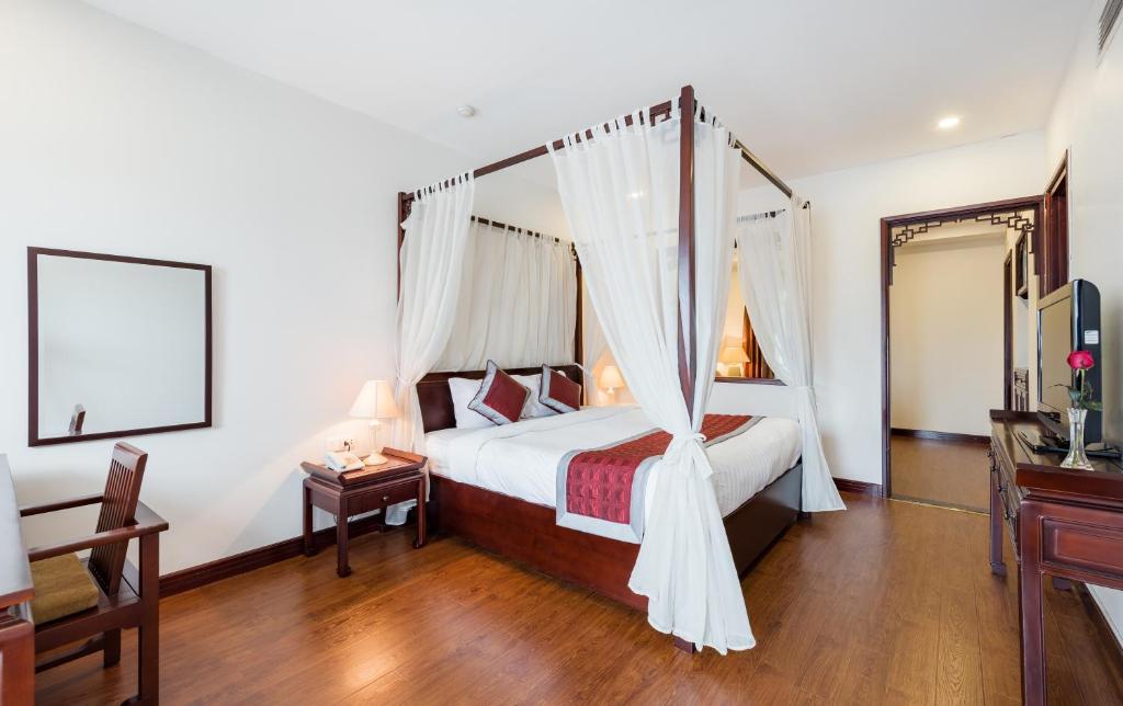 Suite có giường cỡ King với ban công