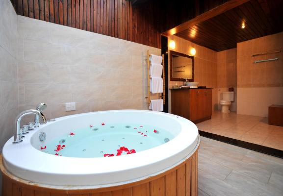 Bungalow với Bể sục và Tầm nhìn ra Biển