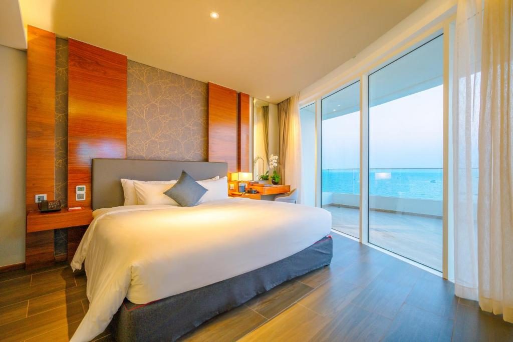 Suite Executive Nhìn Ra Biển Với 1 Lần Mát-xa Toàn Thân (40 Phút) Cho 2 Khách