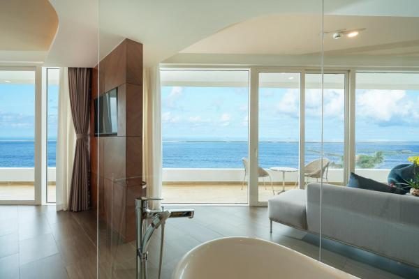 Suite Executive Nhìn Ra Biển Với 1 Lần Mát-xa Toàn Thân (40 Phút) Cho 2 Khách