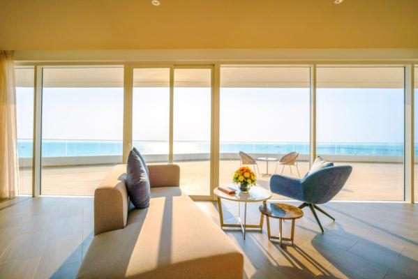 Suite Executive Nhìn Ra Biển Với 1 Lần Mát-xa Toàn Thân (40 Phút) Cho 2 Khách