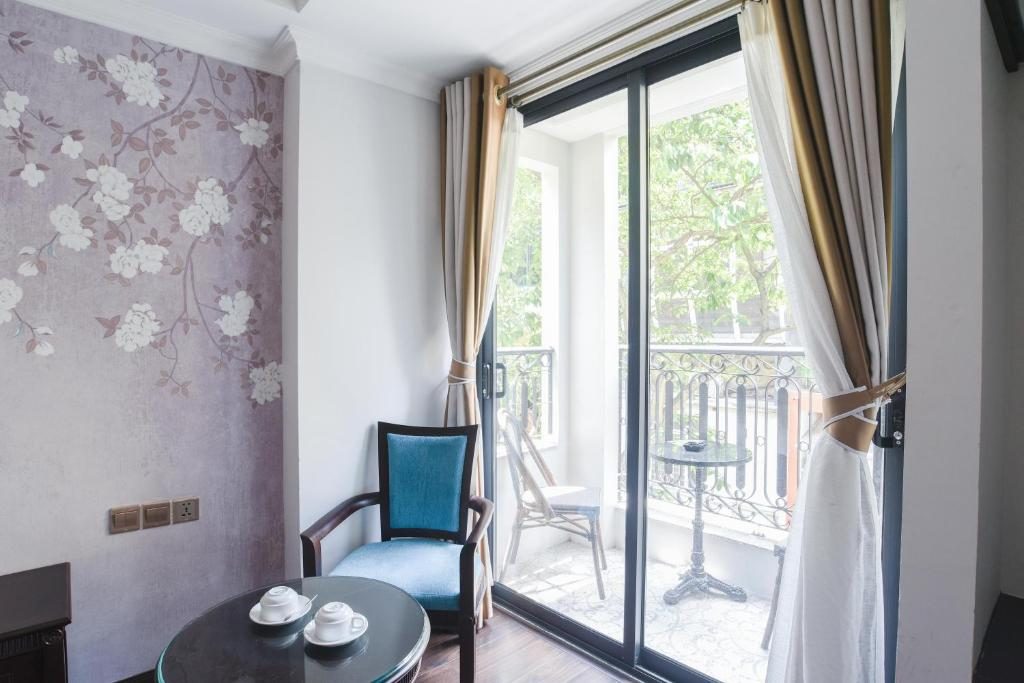 Suite Thông Nhau Có Ban Công
