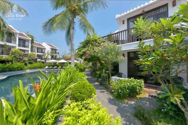 Phòng Deluxe Giường Đôi Nhìn Ra Hồ Bơi