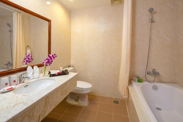 Phòng Deluxe Giường Đôi Hướng Biển
