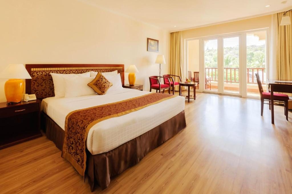 Phòng Deluxe Giường Đôi Hướng Đồi