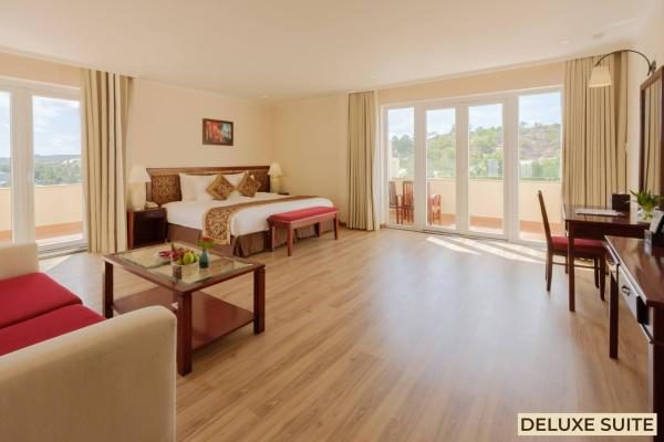 Suite Deluxe Giường Đôi Hướng Đồi
