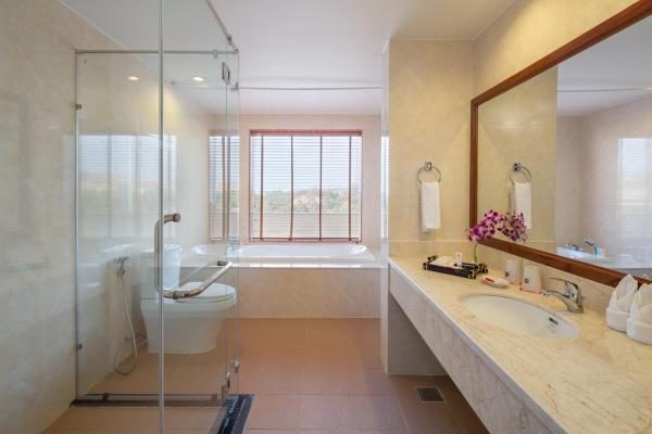 Suite Deluxe Giường Đôi Hướng Đồi