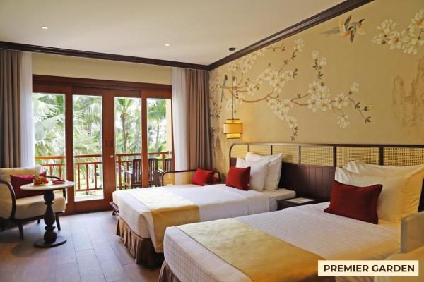 Premier Twin Garden View with Balcony
