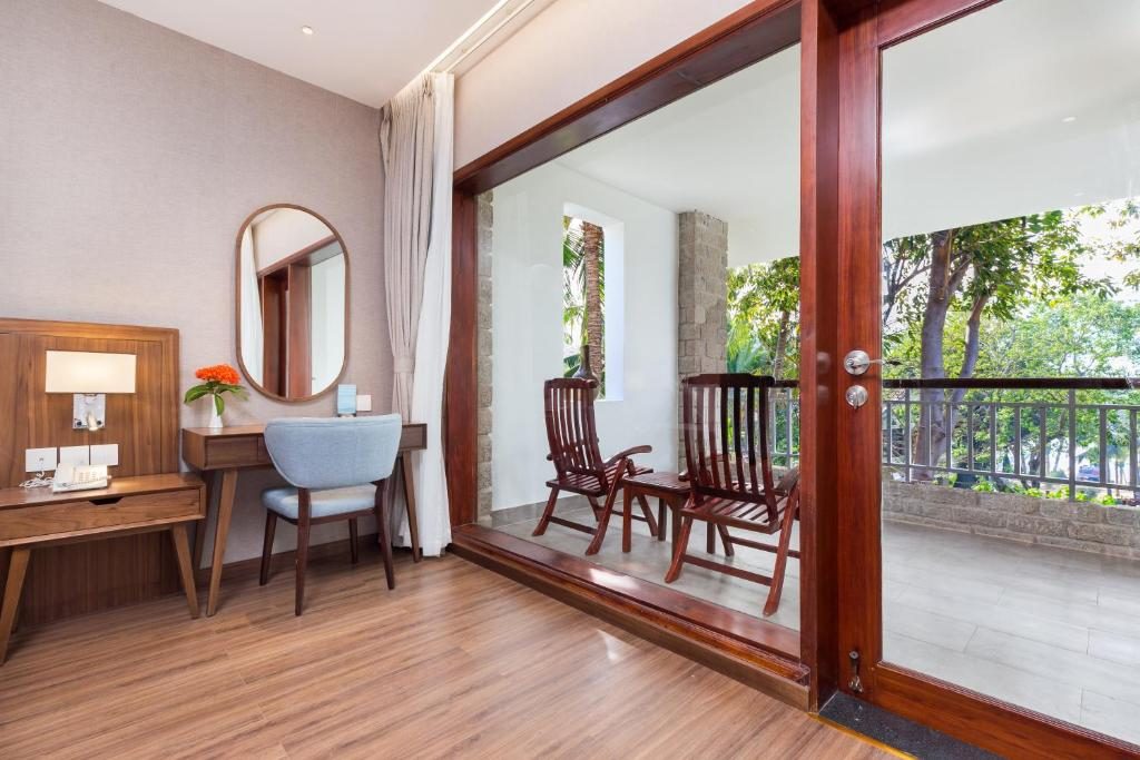 Phòng Deluxe Giường Đôi Nhìn Ra Vườn