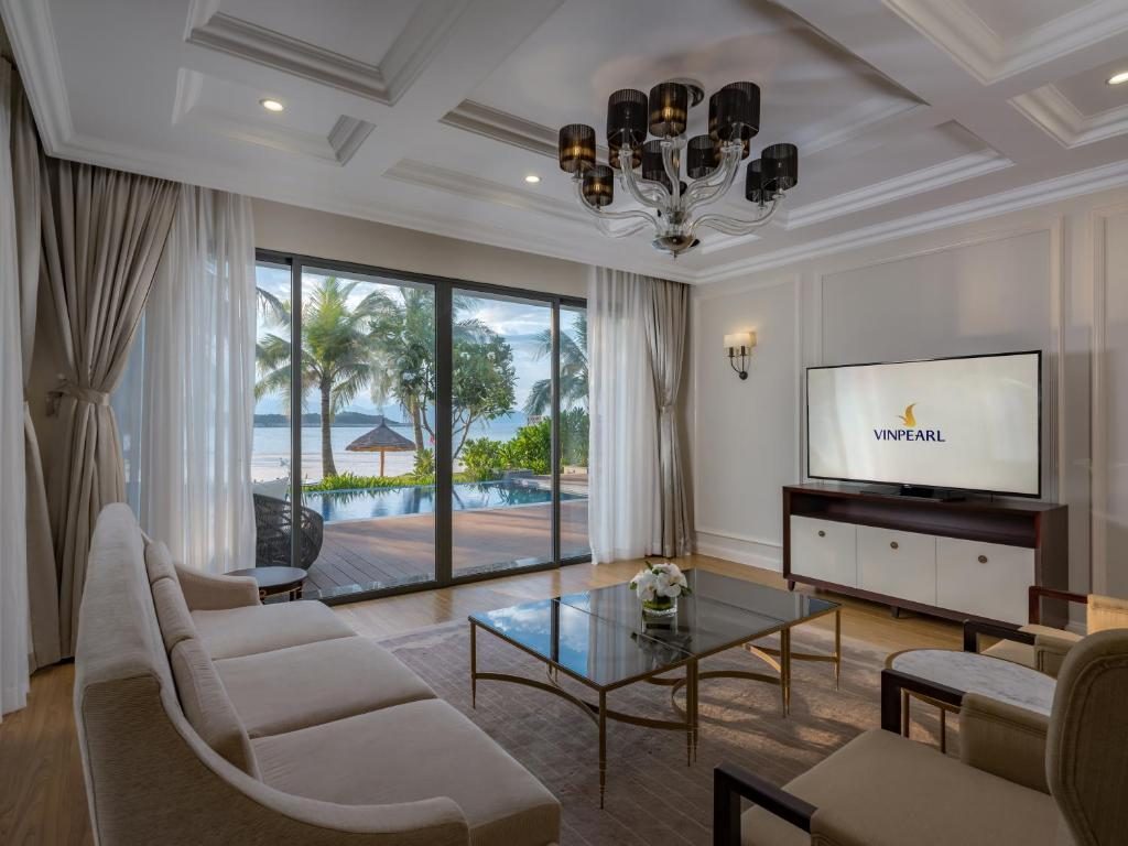 Tropicana Villa 3 Bedroom Beachfront VinWonders Ticket