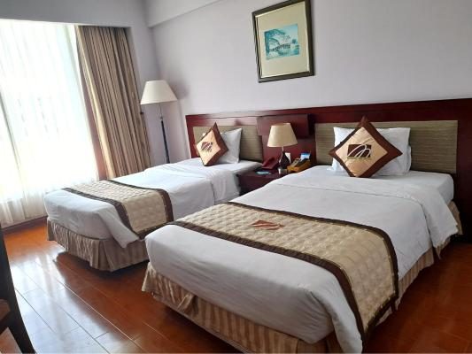 Phòng Superior đôi hoặc 2 giường đơn nhìn ra hồ bơi