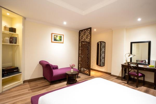 Family Suite with No View – Free One Time Happy Hour