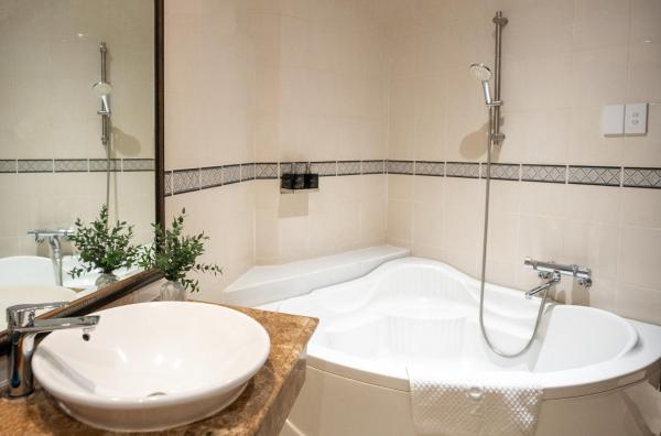 Executive Room with City View – Free One Time Happy Hour