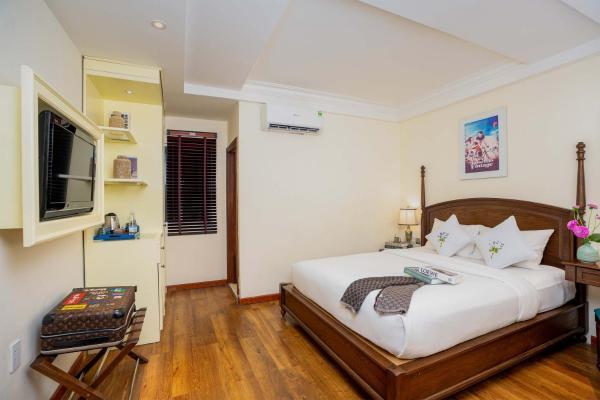 Superior Double Bed Internal Window