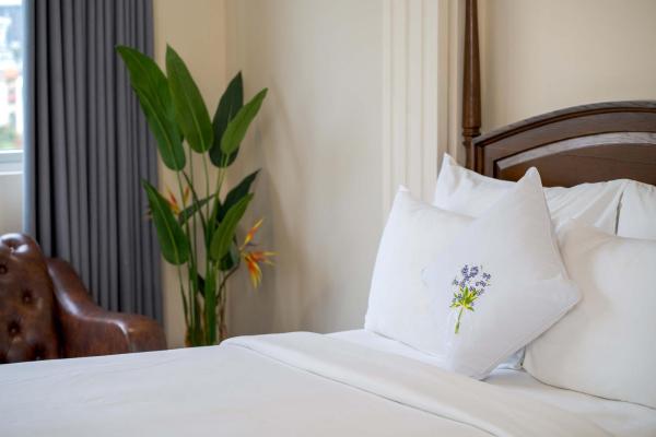 Elegant Suite with City View – Free One Time Happy Hour
