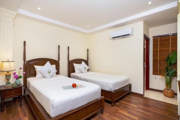 Superior Twin Bed Internal Window