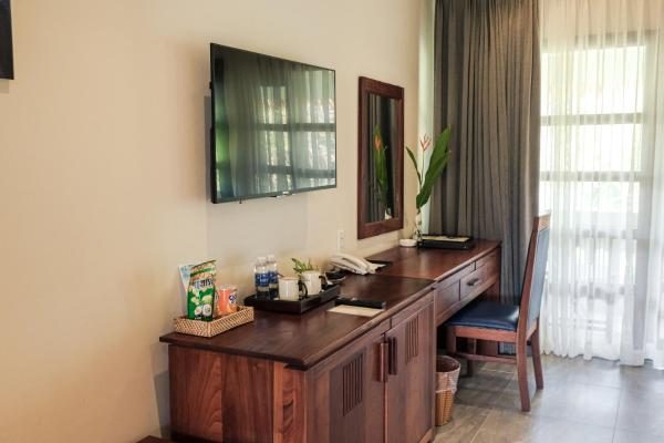 Phòng Premier Giường Đôi/2 Giường Đơn Có Ban Công Và Tầm Nhìn Ra Vườn