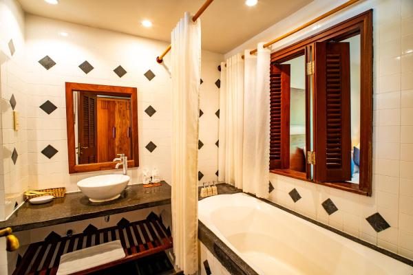 Phòng Premier Giường Đôi/2 Giường Đơn Có Ban Công Và Tầm Nhìn Ra Vườn