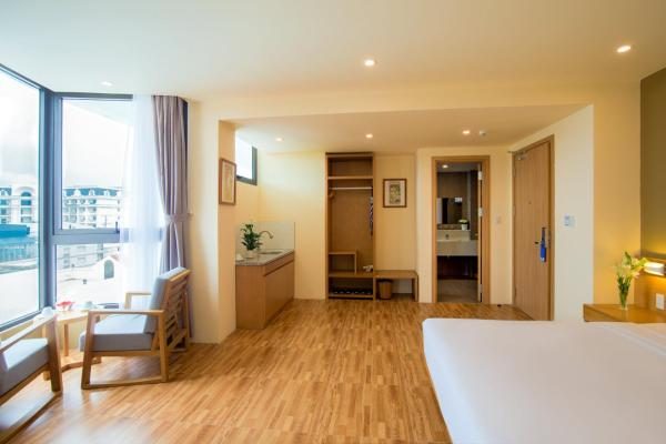 Family Two Double Bed with Bathtub
