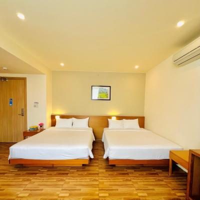 Family Two Double Bed with Bathtub