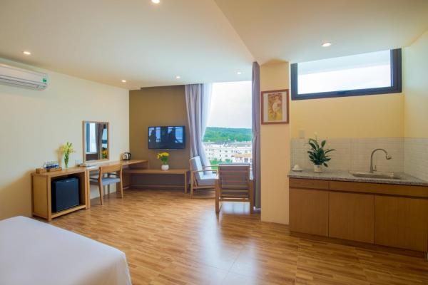 Family Two Double Bed with Bathtub