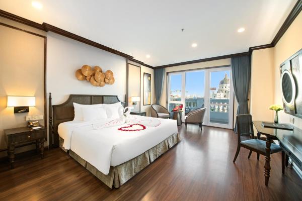 Phòng Deluxe Grand Giường Đôi Có Ban Công (Cánh Đông Dương)