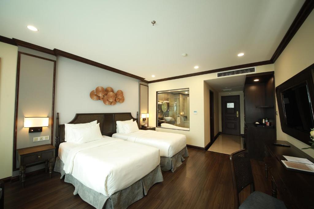 Phòng Deluxe Grand 2 Giường Đơn Có Ban Công (Cánh Đông Dương)