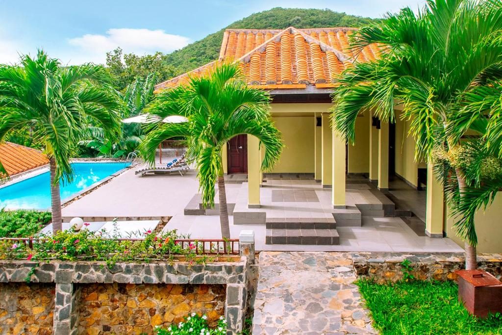 Biệt Thự 3 Phòng Ngủ Bên Sườn Đồi Có Hồ Bơi Riêng